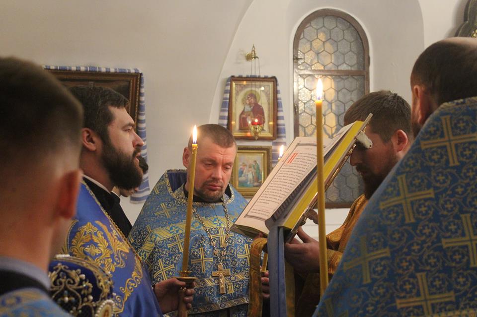 Ректор КПБА протоієрей Олександр Трофимлюк очолив всенічне бдіння неділі про митаря і фарисея в академічному храмі