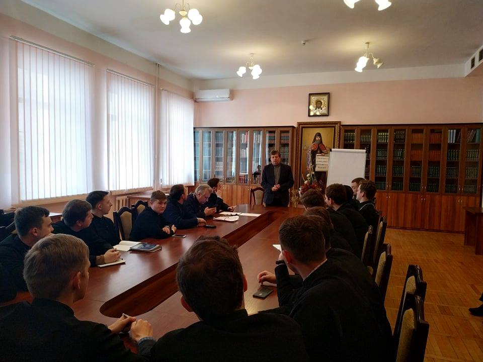 Відбувся круглий стіл «Релігія і наука: точки дотику»