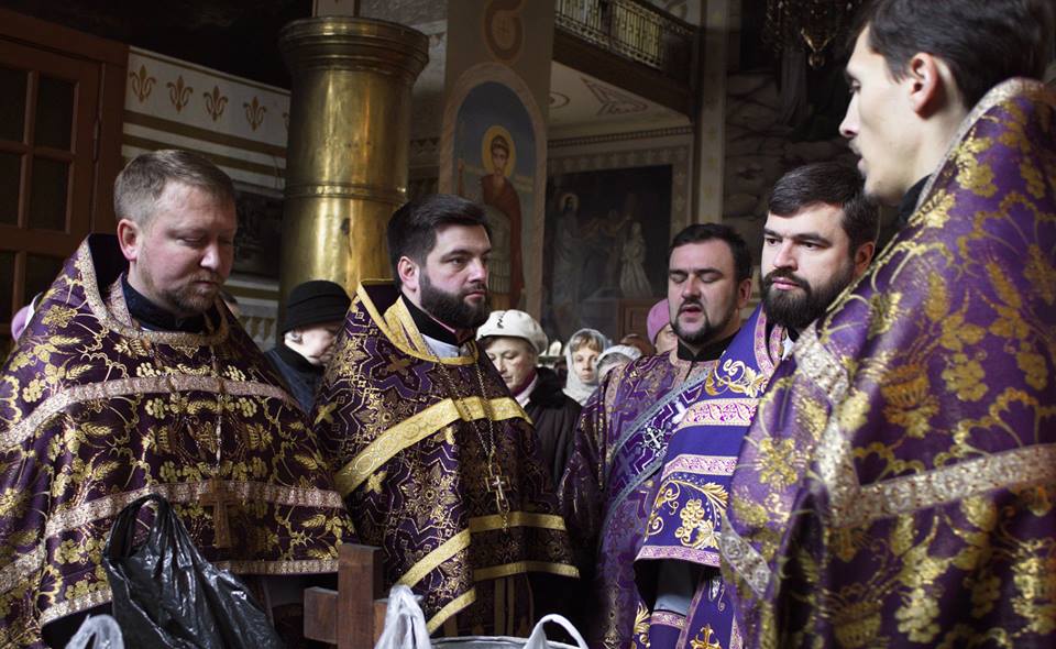 Заупокійне богослужіння в Свято-Покровському соборі