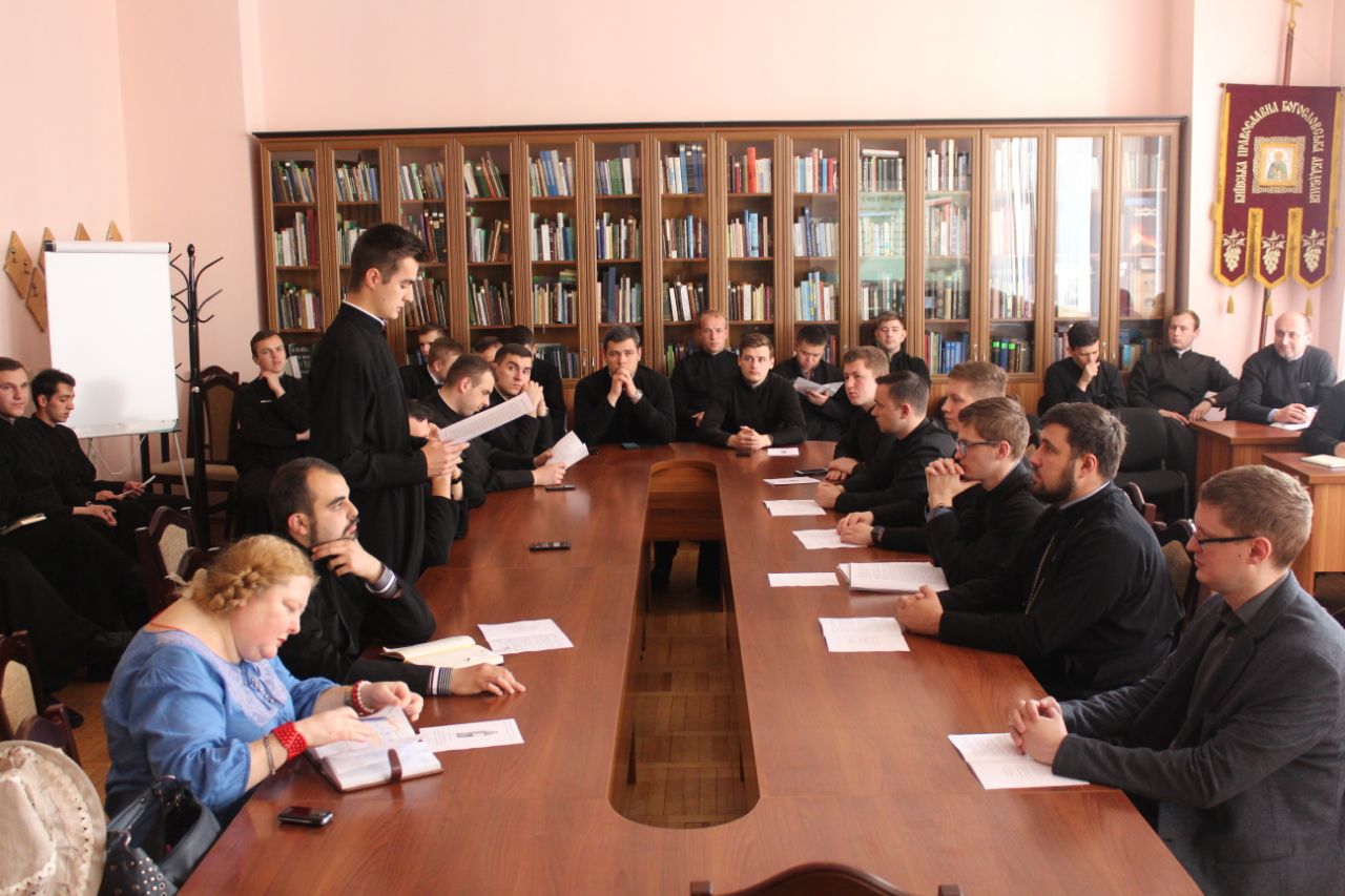 Відбувся круглий стіл «Місія святих рівноапостольних Кирила та Мефодія»