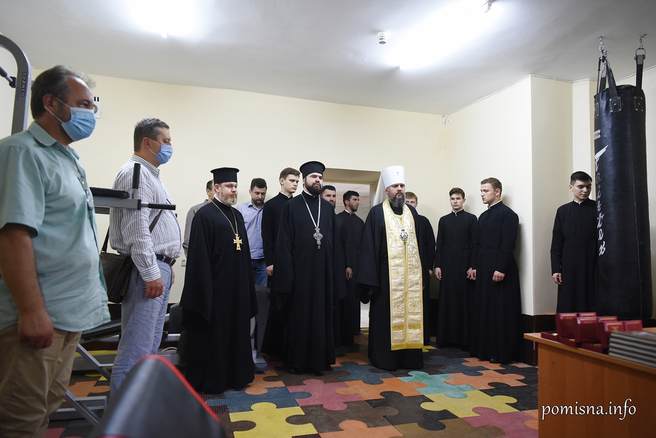 Митрополит Епіфаній освятив спортивну кімнату Київської православної богословської академії
