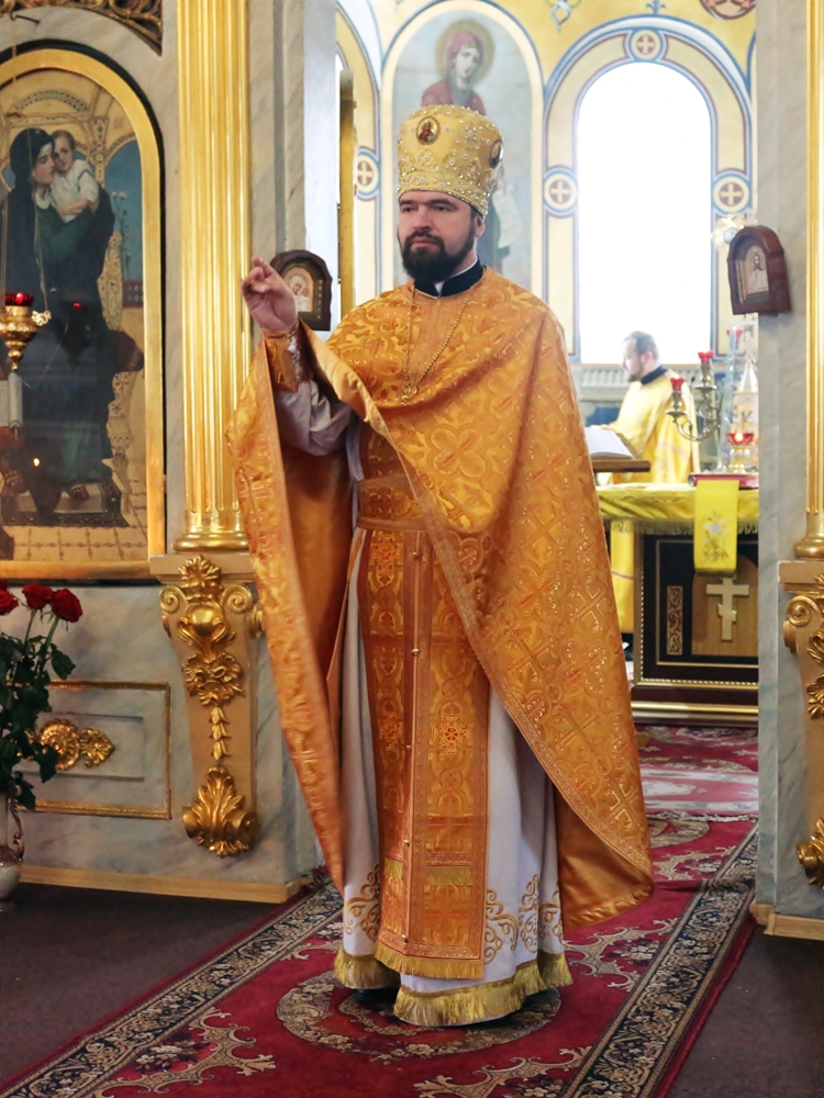 Ректор КПБА звершив літургію в Свято-Покровському соборі