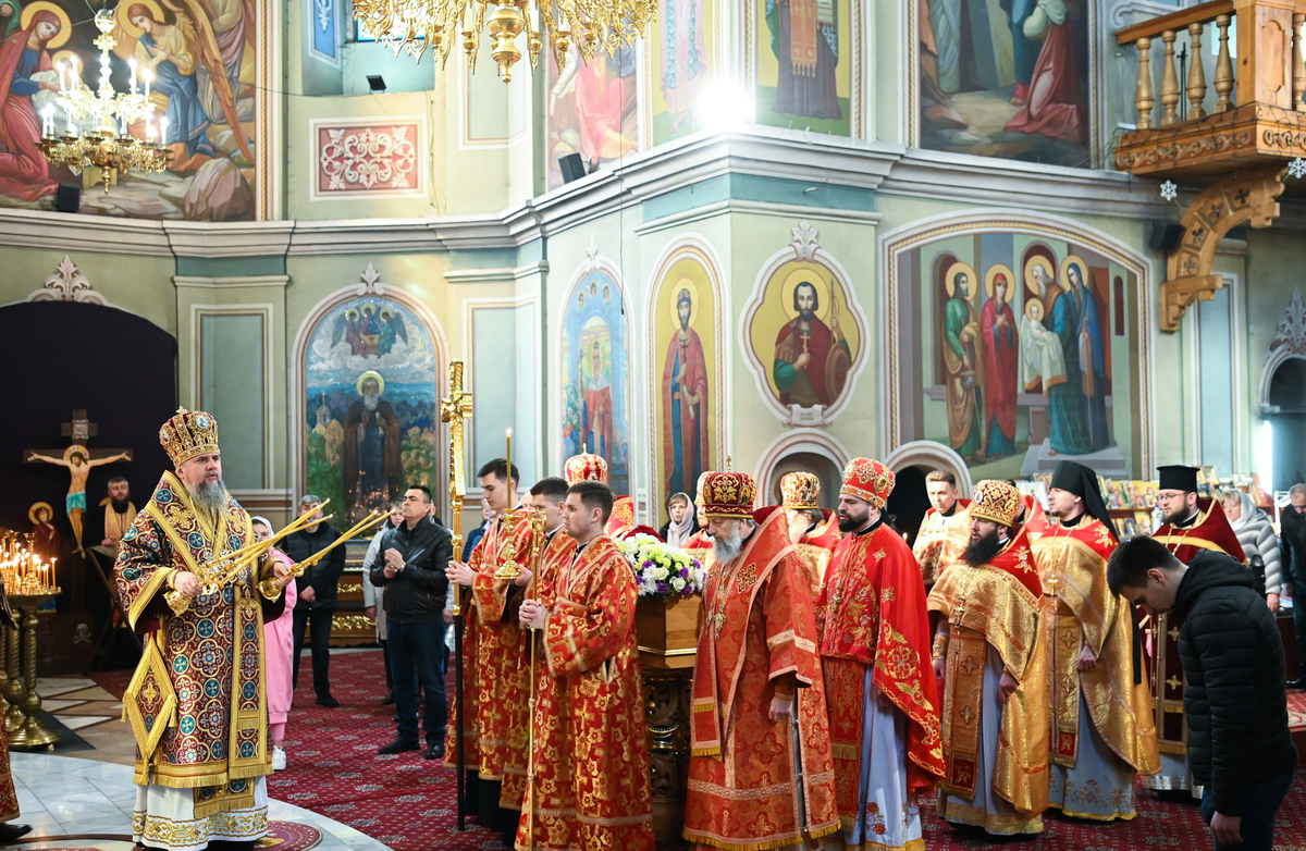 Ректор академії співслужив Предстоятелю у Видубицькому Михайлівському монастирі