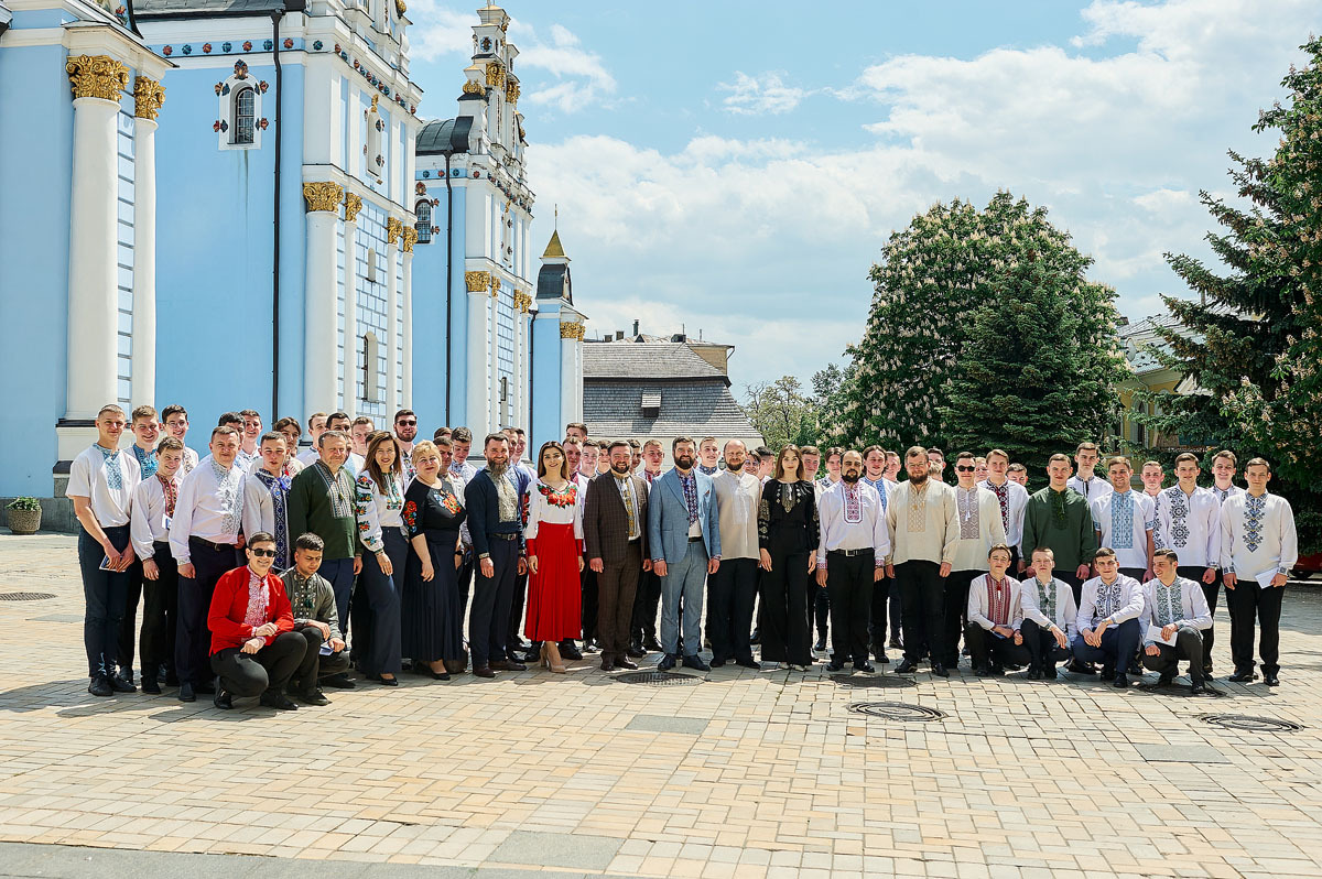 День вишиванки в Київській академії