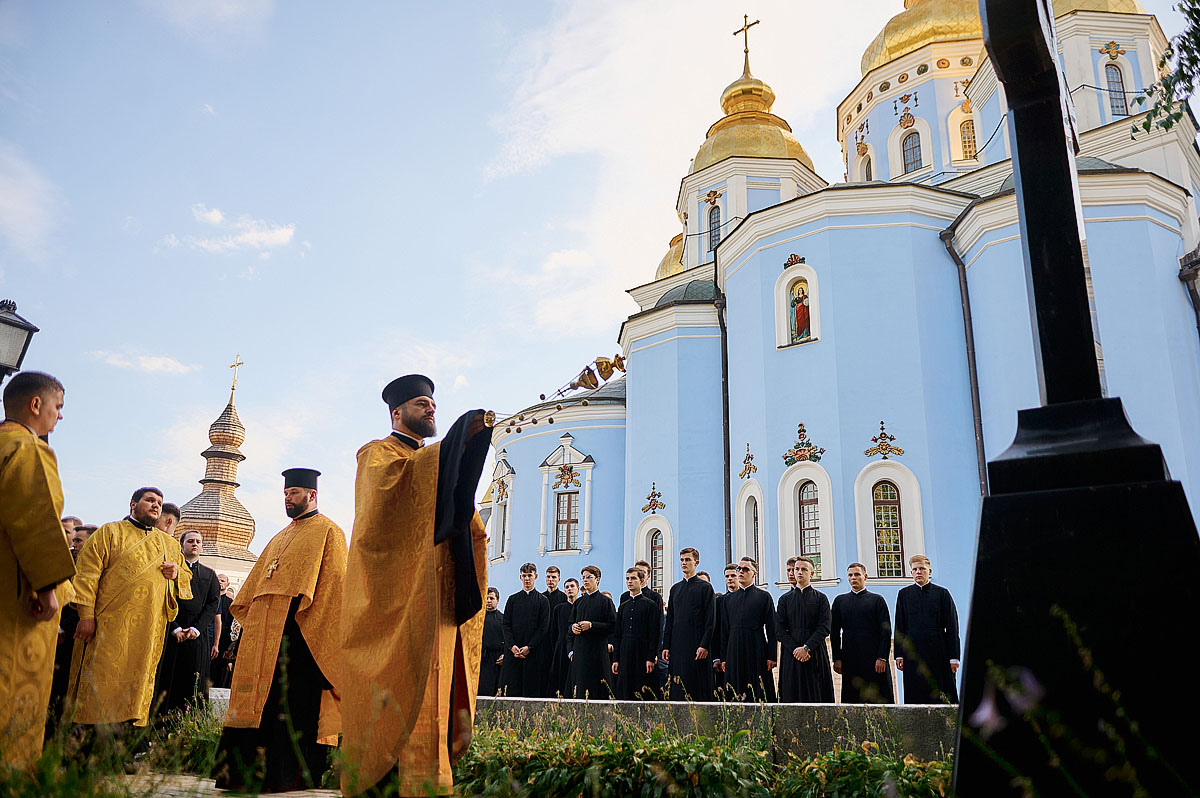 Молитвою вшанували спочилих ректорів, викладачів та студентів академії