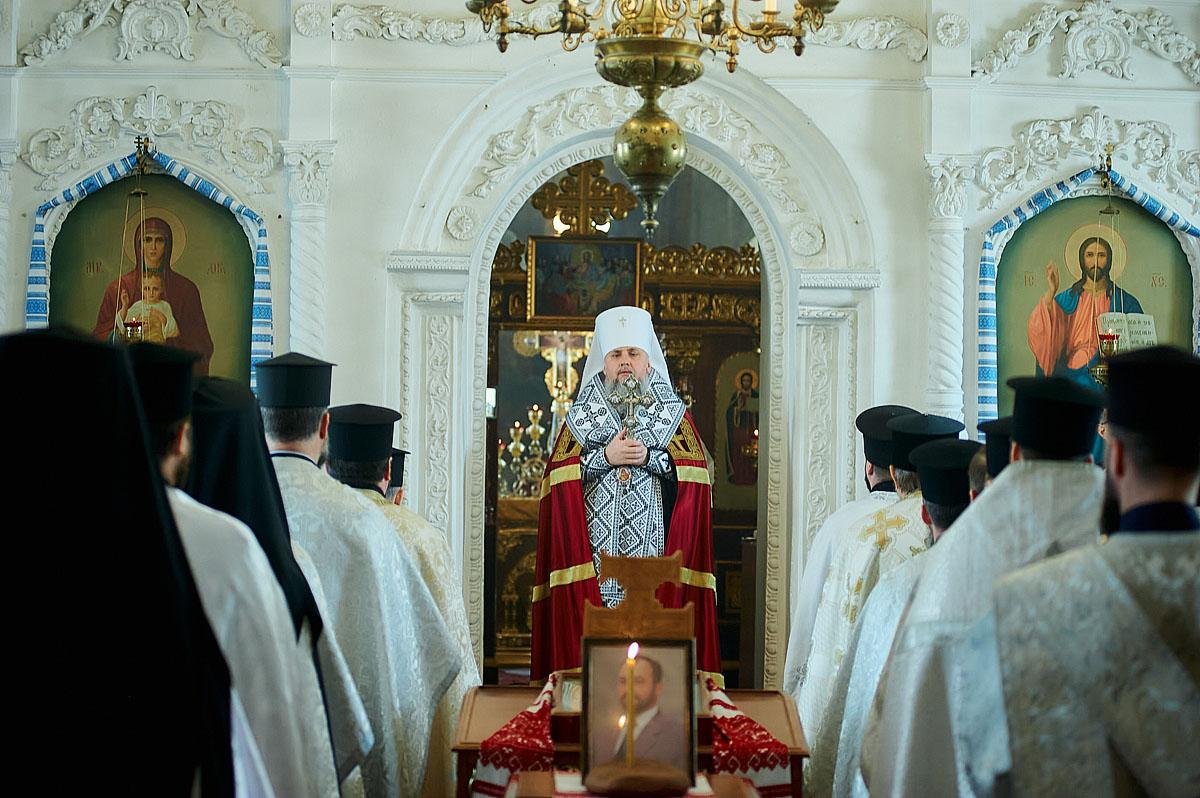 Звершили богослужіння в першу річницю з часу упокоєння професора Святослава Чокалюка