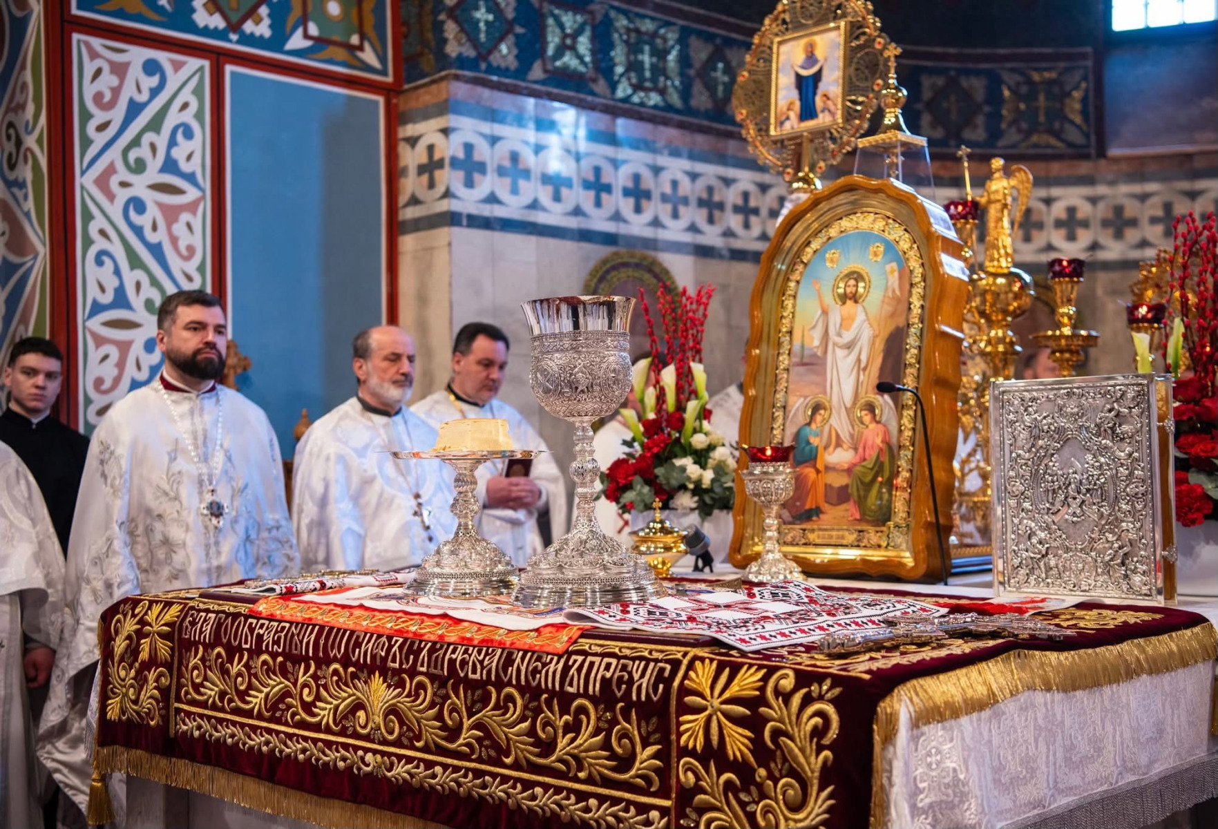 Духовенство і паства привітали Предстоятеля з Великоднем