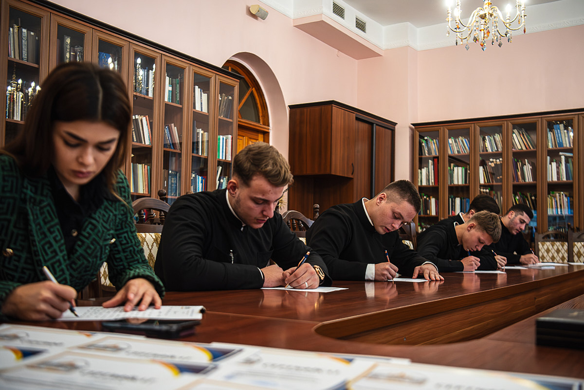 “Символ єдності”: у Київській православній богословській академії написали Всеукраїнський радіодиктант
