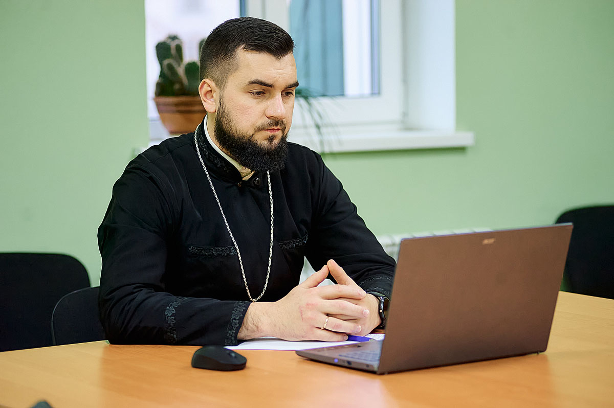 Завідувач кафедри Священного Писання узяв участь у Круглому столі «Церкви і держава в умовах війни: розвиток ефективних взаємовідносин чи цементування статус-кво?»