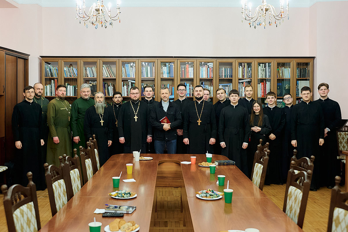 У рамках проєкту “Біблійні студії” відбулася зустріч «Святе Письмо про сотворення світу: креаціонізм чи еволюціонізм?»