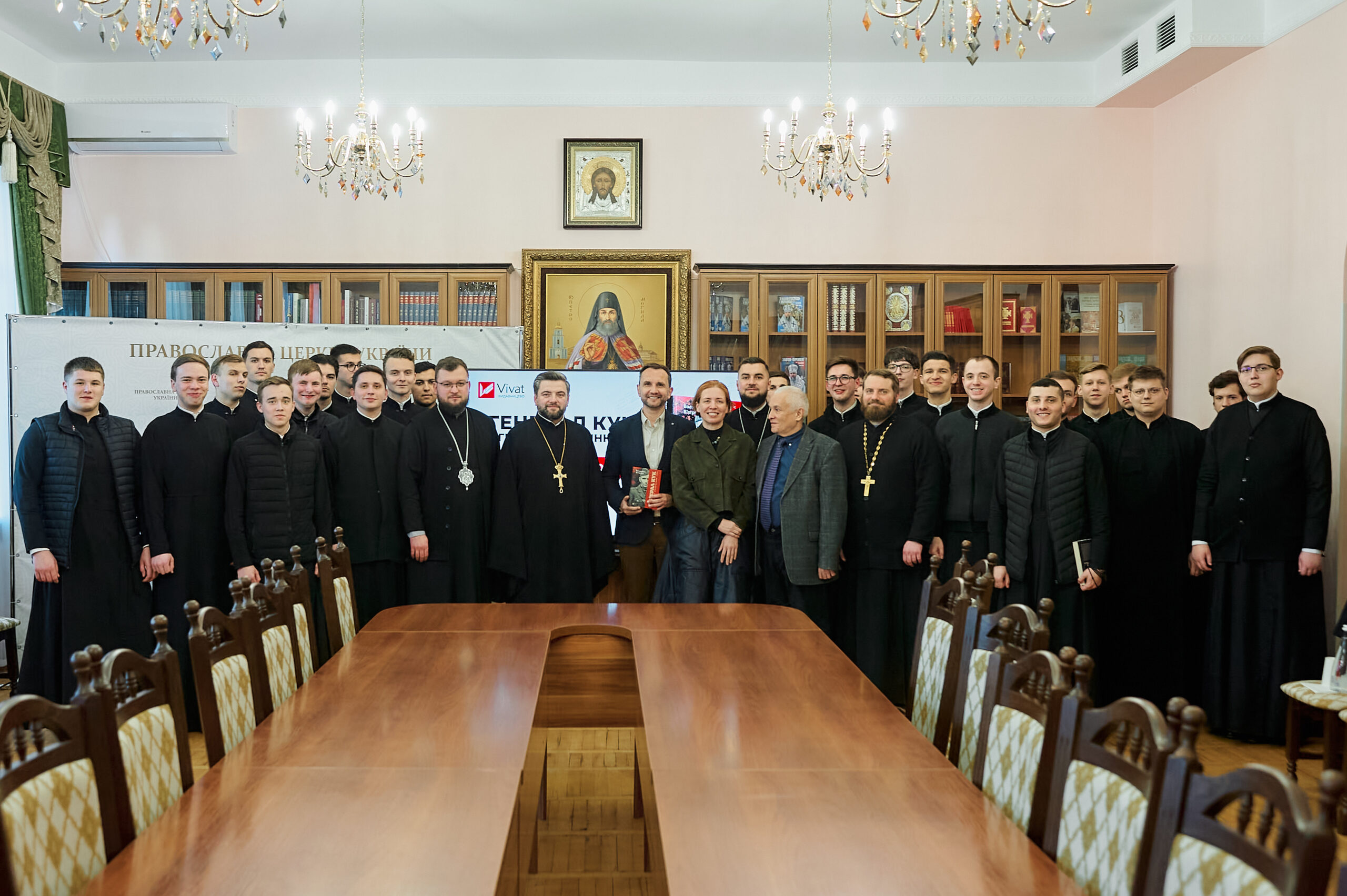 Відбулася гостьова лекція Володимира В’ятровича, під час якої презентували книгу “Генерал Кук”