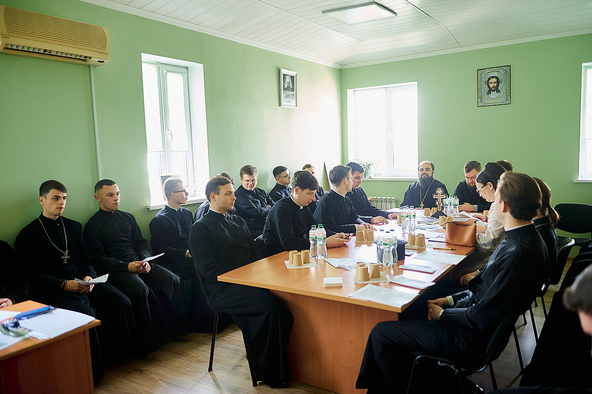 Відбувся круглий стіл: «Канонічно-правова спадщина свт. Никодима Мілаша та її значення для сучасного церковного права»